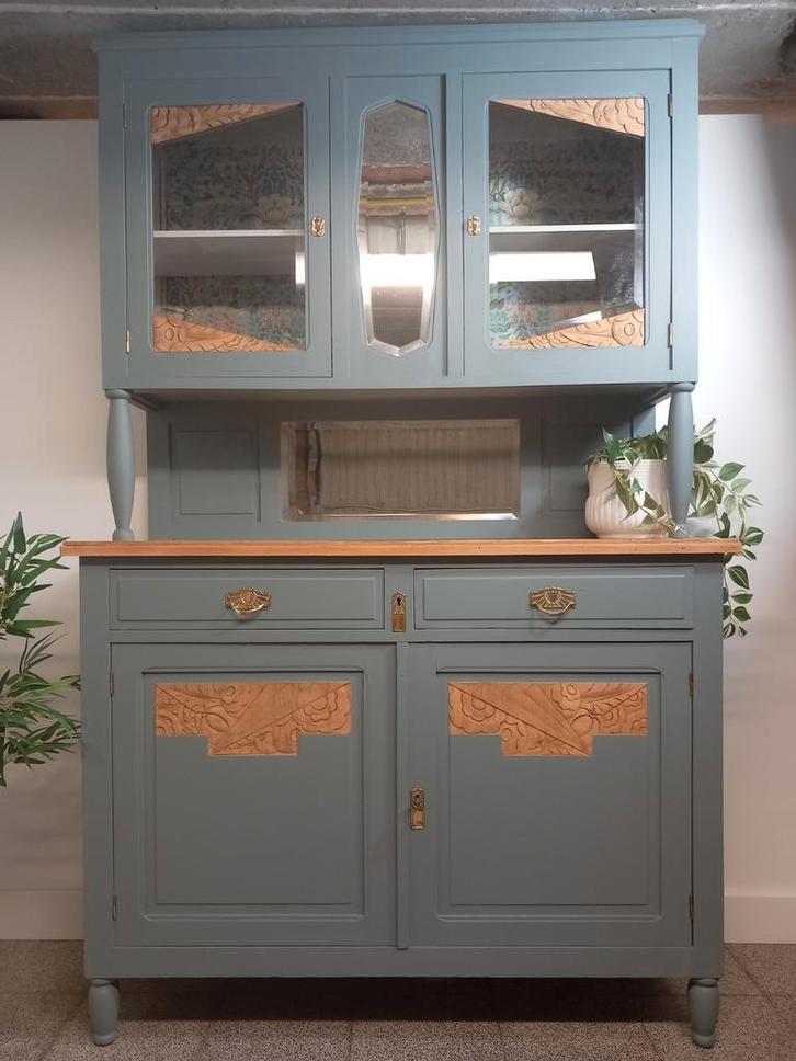 Eiken vitrinekast met geslepen glas en hout accenten, Huis en Inrichting, Kasten | Buffetkasten, Zo goed als nieuw, Glas, Ophalen