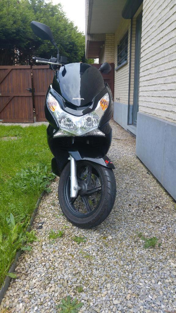 Honda PCX 125 3058 km + gratis helm, motorjas & handschoenen, Motoren, Motoren | Honda, Particulier, Scooter, Ophalen