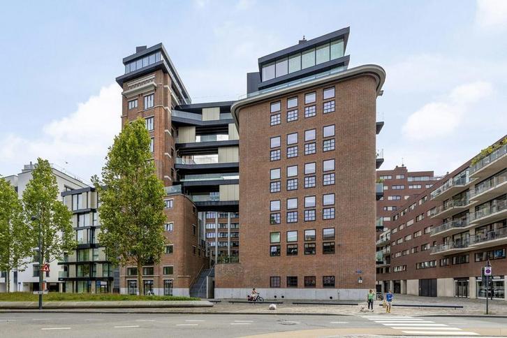 Ondergrondse garage / parking te huur - HUNGARIA, Immo, Garages & Places de parking