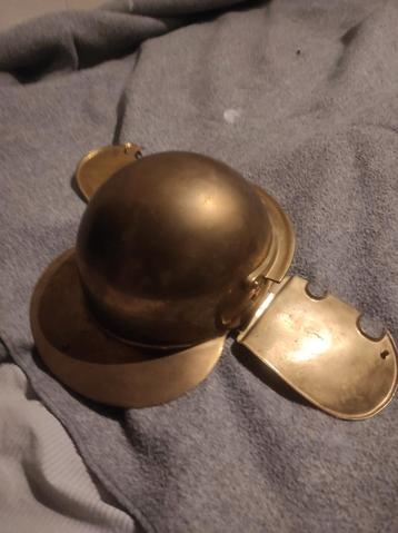 Helm in koper/brons legering  beschikbaar voor biedingen