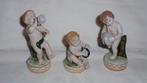 3 porselein muziekkantjes gemerkt met gekruiste zwaarden, Enlèvement ou Envoi