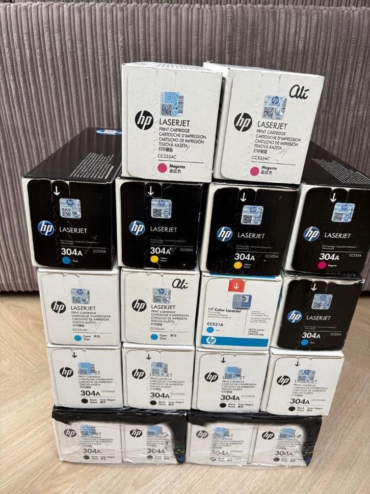 18 orig toners HP CC530A-CC531A-CC532A-CC533A (HP 304A), Computers en Software, Printerbenodigdheden, Nieuw, Toner, Ophalen of Verzenden