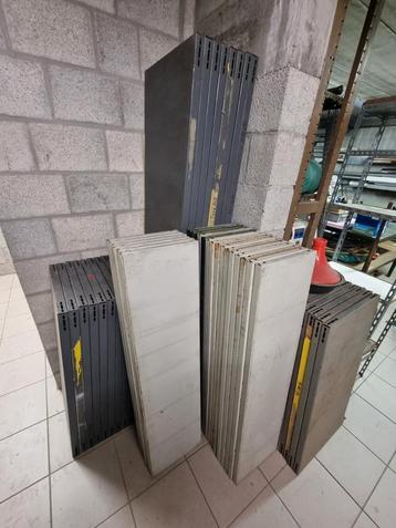 Metalen schabben.  beschikbaar voor biedingen
