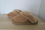 Ugg Pantoffels - camel - M 37, Kleding | Dames, Schoenen, Beige, Nieuw, Ophalen of Verzenden, Pantoffels of Sloffen