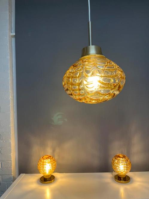 Set vintage Doria lampen amber glas 1x hang 2x tafel, Huis en Inrichting, Lampen | Hanglampen, Gebruikt, 75 cm of meer, Glas, Metaal