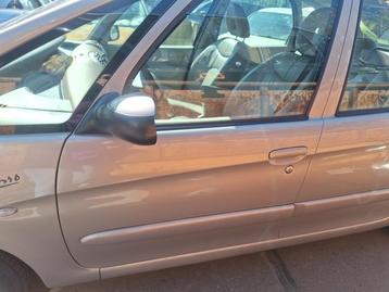 Portier 4Deurs links-voor van een Citroen Xsara Picasso (KDD beschikbaar voor biedingen