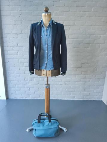 Donkerblauwe blazer Esprit - dèfauts beschikbaar voor biedingen