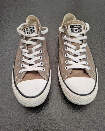 sneakers beschikbaar voor biedingen