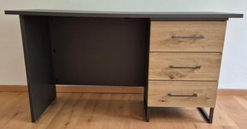 Bureau - Industriële look beschikbaar voor biedingen