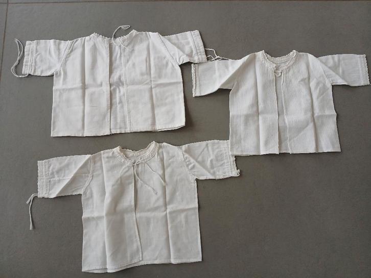 3 antieke witte babyhemdjes, Antiek en Kunst, Antiek | Kleding en Textiel, Ophalen of Verzenden