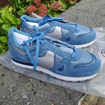 NIEUWE sportschoenen , maat 41 beschikbaar voor biedingen