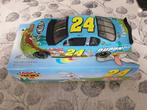 NASCAR 1/24 Chevrolet Jeff Gordon 2002 Dupont Looney Tunes, Ophalen of Verzenden, Zo goed als nieuw, Auto, Overige merken