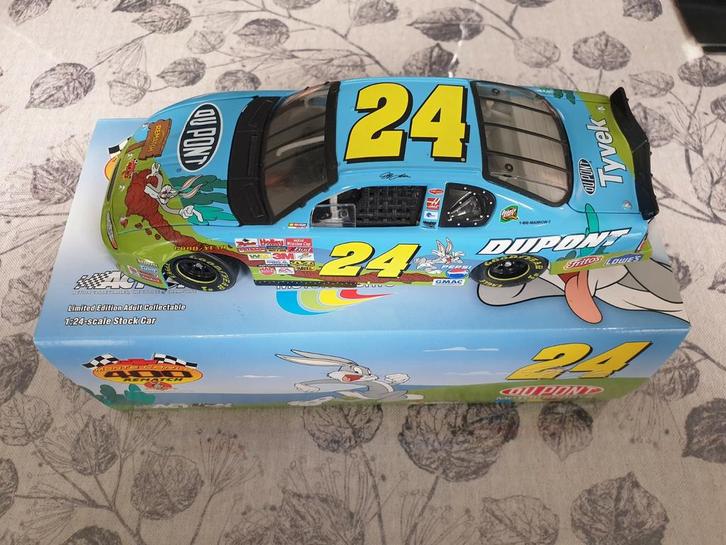 NASCAR 1/24 Chevrolet Jeff Gordon 2002 Dupont Looney Tunes, Hobby en Vrije tijd, Modelauto's | 1:24, Zo goed als nieuw, Auto, Overige merken