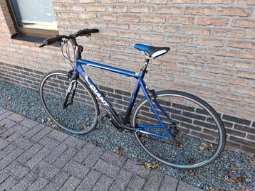giant koersfiets . maat medium beschikbaar voor biedingen