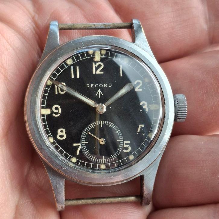 Montre vintage « Dirty Dozen » de la Seconde Guerre mondiale, Bijoux, Sacs & Beauté, Montres | Anciennes | Antiquités, Longines