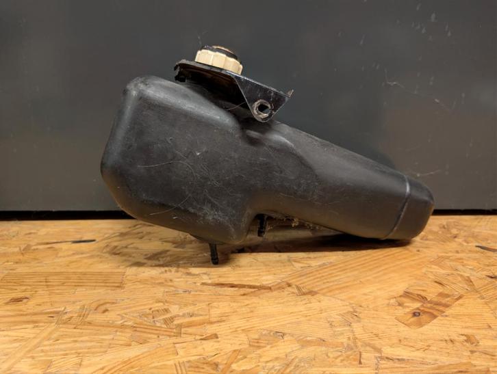 Originele Honda Dax plastic tank + tankdop + tankplaat, Vélos & Vélomoteurs, Pièces de cyclomoteur | Général, Utilisé, Réservoir