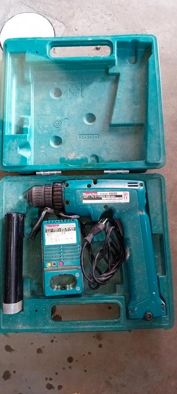 Accu boor/schroef machine Makita2 beschikbaar voor biedingen