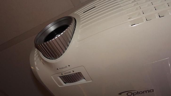 Beamer - Thuisbioscoop wegens vervanging door laser., Audio, Tv en Foto, Beamers, Zo goed als nieuw, DLP, Full HD (1080), Ophalen