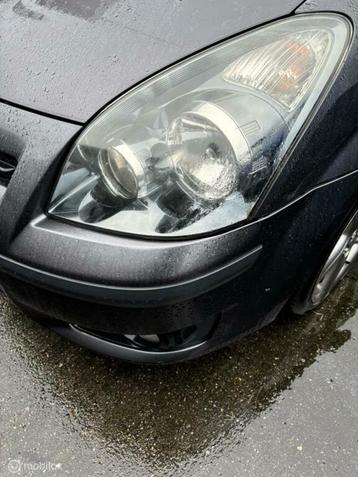 Koplamp  links Toyota Corolla Verso ('02-'06 beschikbaar voor biedingen