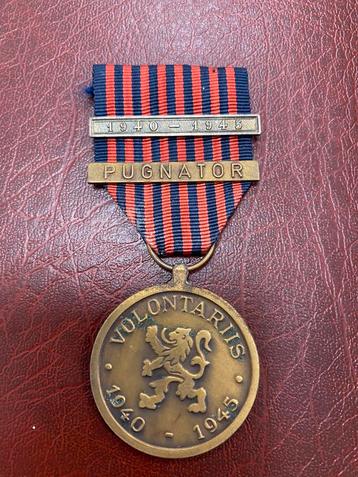 Medaille 77 VOLONTARIS 1940 1945 beschikbaar voor biedingen