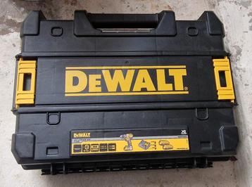 Dewalt schroefboormachine nieuwe met koffer . Met 2 batterij beschikbaar voor biedingen