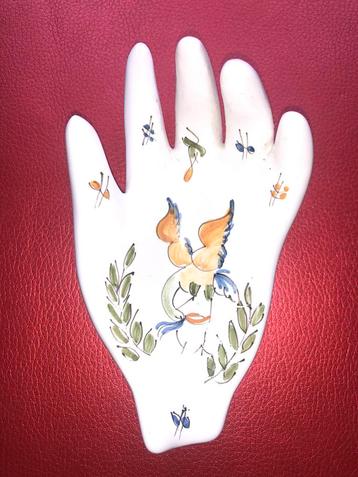 Moustier aardewerk handtas met lege hand beschikbaar voor biedingen