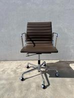 VITRA EAMES EA117 LEDEREN BUREAUSTOEL, Verzenden, Gebruikt, Bruin, Bureaustoel