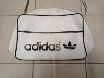 Adidas gym bag (retro) disponible aux enchères