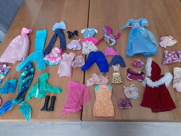 Lot Barbie kleertjes beschikbaar voor biedingen