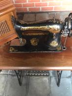 Te koop NAAIMACHINE * SINGER*