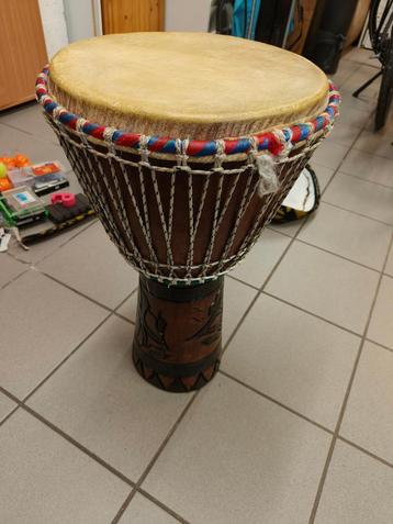 Djembe (65cm hoog/35cm breed) beschikbaar voor biedingen