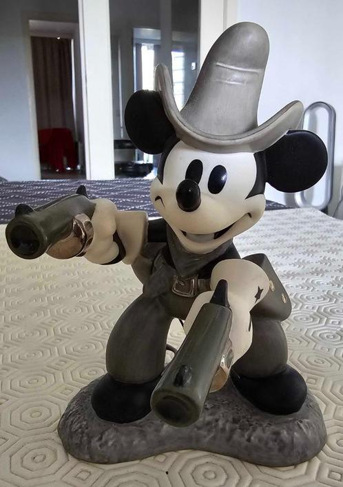 Mickey Mouse WDCC - Quick Draw Cowboy from Two-Gun Mickey, Verzamelen, Disney, Zo goed als nieuw, Beeldje of Figuurtje, Mickey Mouse
