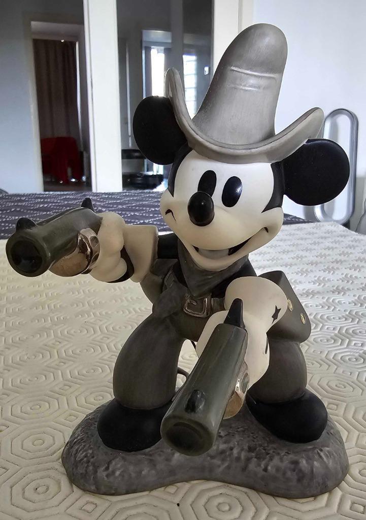 Mickey Mouse WDCC - Quick Draw Cowboy from Two-Gun Mickey, Verzamelen, Disney, Zo goed als nieuw, Beeldje of Figuurtje, Mickey Mouse