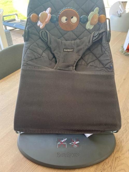 Babybjörn wipstoel antraciet met speeltje goede staat, Kinderen en Baby's, Wipstoeltjes, Zo goed als nieuw, Wipstoel, Overige merken