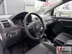 Volkswagen Touran 1.6 TDI Trendline BlueMotion DSG Automaat, Auto's, Automaat, Monovolume, Zwart, Parkeersensor