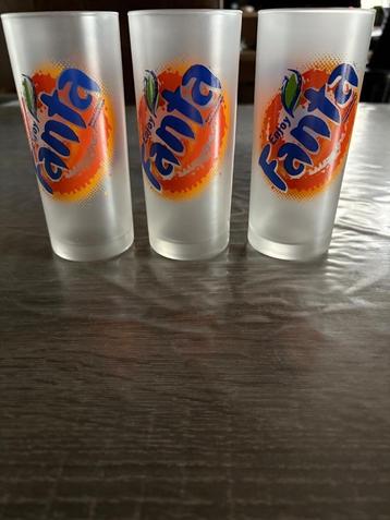 3 fanta glazen beschikbaar voor biedingen
