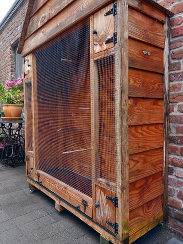 Zelfgemaakte volière  beschikbaar voor biedingen