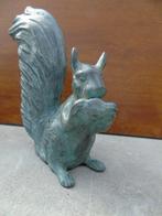 statue d un écureuil avec sa noix en bronze pat vert, Jardin & Terrasse, Animal, Autres matériaux, Enlèvement ou Envoi, Neuf