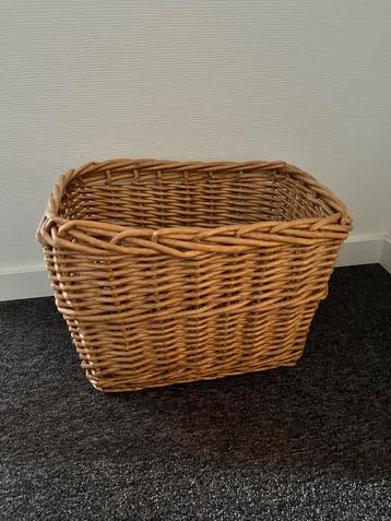 Rieten mand beschikbaar voor biedingen