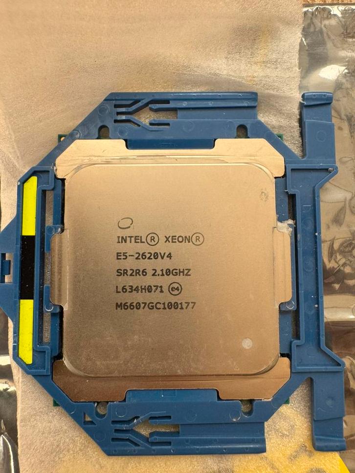 Processeur Intel Xeon E5-2620 v4 8 cœurs / 16 threads, Computers en Software, Processors, Zo goed als nieuw, Ophalen of Verzenden