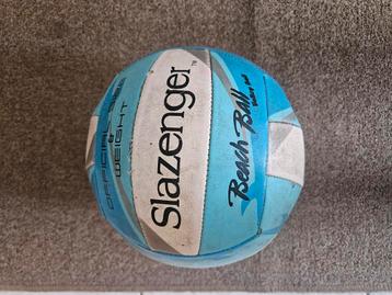Oude volleybal beschikbaar voor biedingen