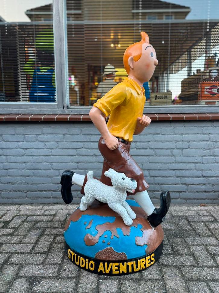 Groot Kuifje en Bobby Beeld op Wereldbol, Verzamelen, Stripfiguren, Gebruikt, Beeldje of Figuurtje, Kuifje, Ophalen