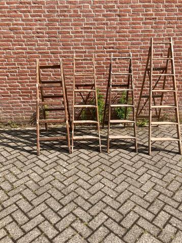Mooie oude houten trapjes ,in topstaat beschikbaar voor biedingen