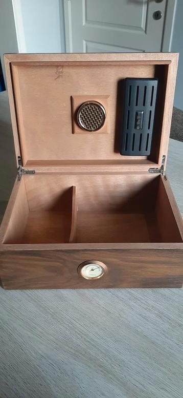 Humidor voor sigaren  beschikbaar voor biedingen