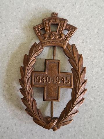 Broche médaille croix rouge 1940/1945 beschikbaar voor biedingen