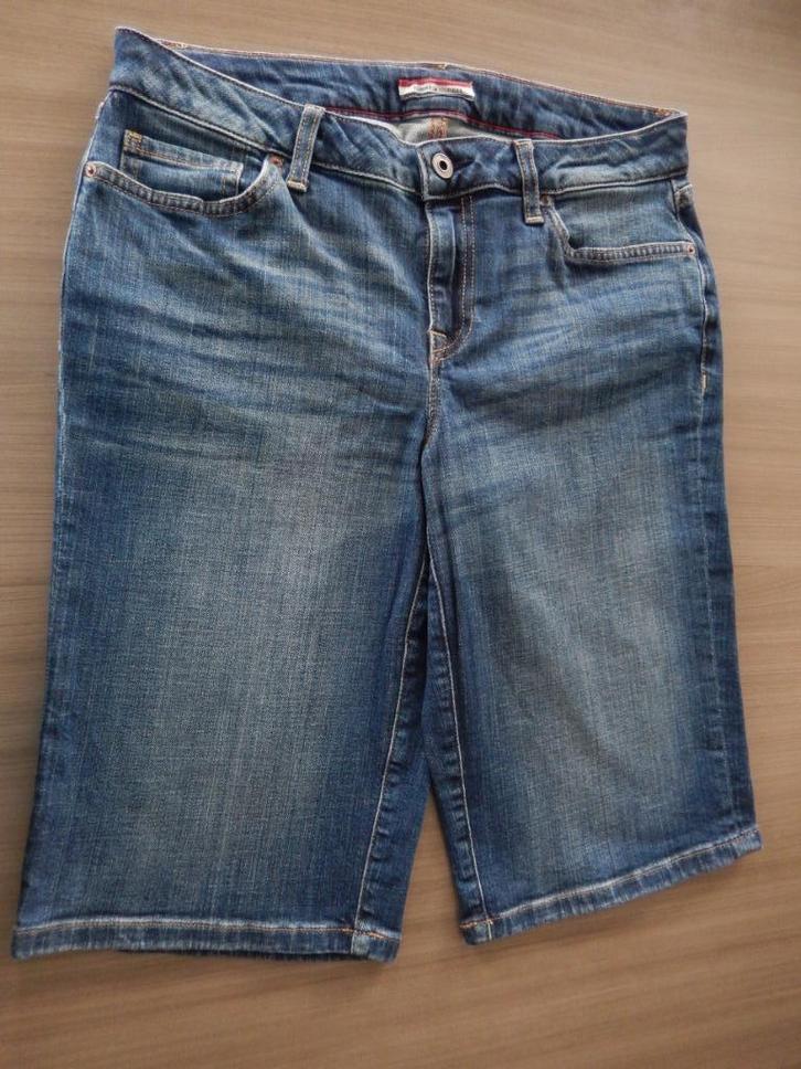 NIEUW jeans kniebroek Tommy Hilfiger - 38, Kleding | Dames, Broeken en Pantalons, Nieuw, Maat 38/40 (M), Blauw, Driekwart, Verzenden
