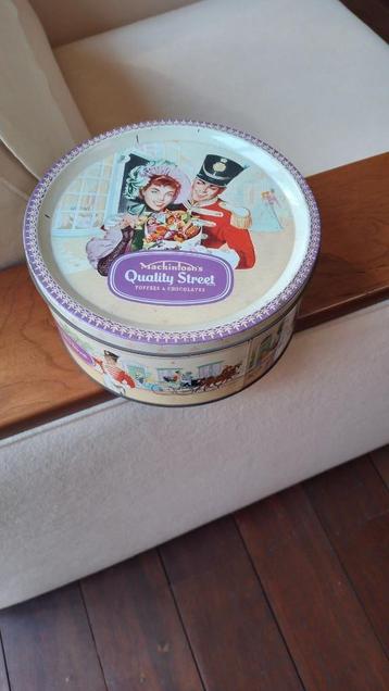 Blikken doos Mackingtosh 18cm Quality street goede staat beschikbaar voor biedingen