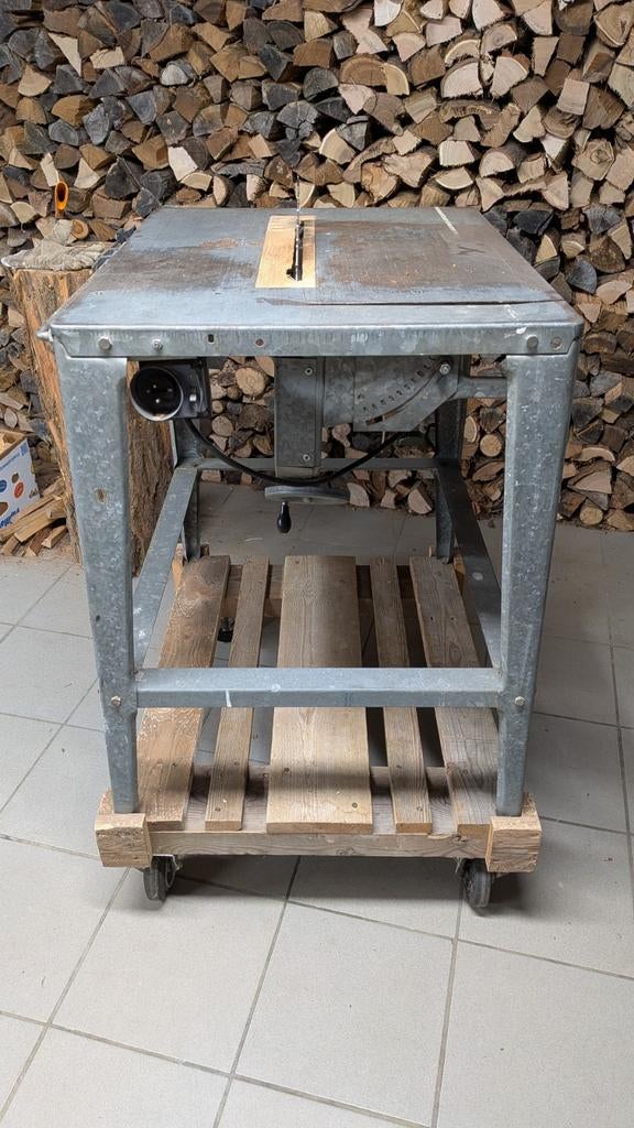 Zaagtafel voor brandhout, Ophalen