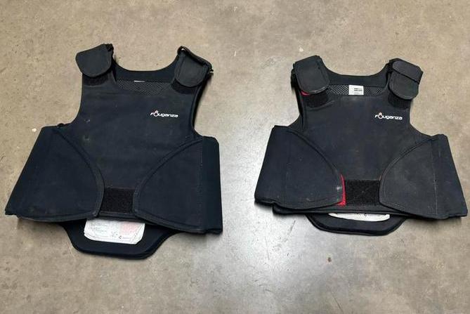 Valvest voor paardrijden - 2 stuks maat 8-10j en 12-14j, Dieren en Toebehoren, Paarden en Pony's | Overige Paardenspullen, Gebruikt