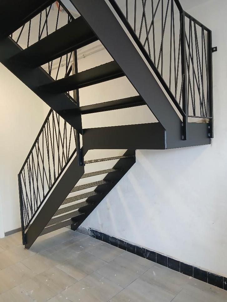 Escaliers, Bricolage & Construction, Échelles & Escaliers, Neuf, Escalier, 4 mètres ou plus, Enlèvement